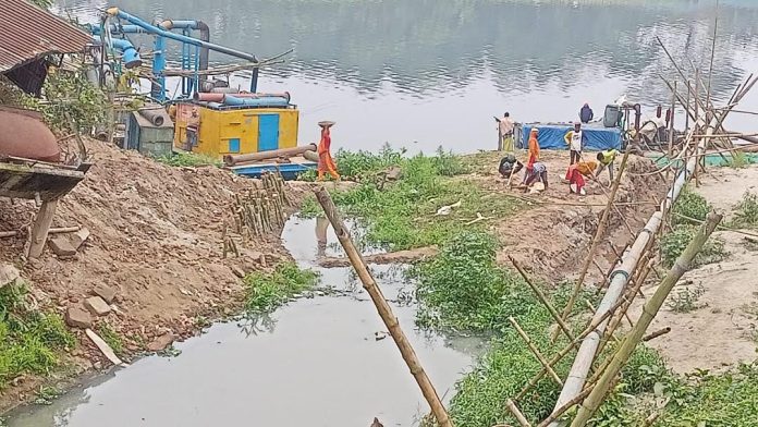 বরমীতে অবৈধভাবে নলজোড়া সরকারি খাল ভরাট