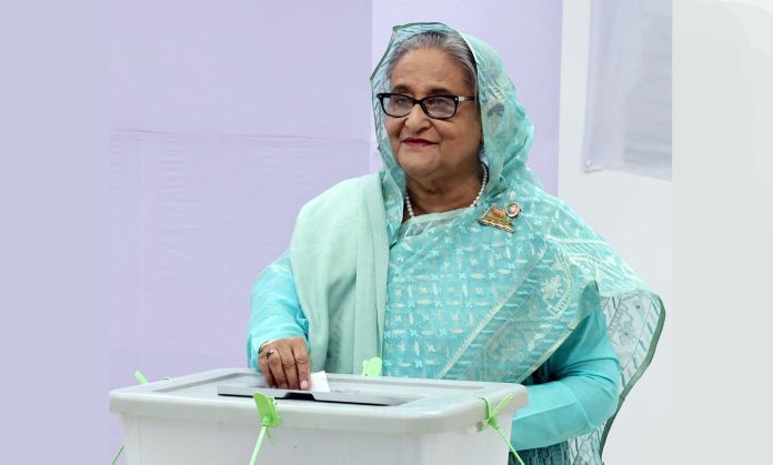 সিটি কলেজ কেন্দ্রে ভোট দিয়েছেন শেখ হাসিনা